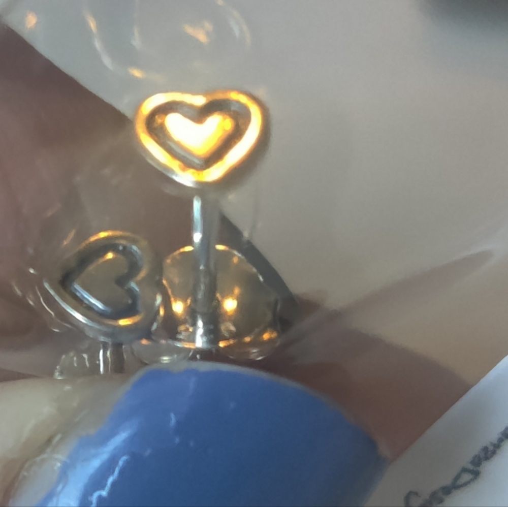 ⭐ 3 For $21⭐ Silver Heart Earrings - Picture 2 of 4